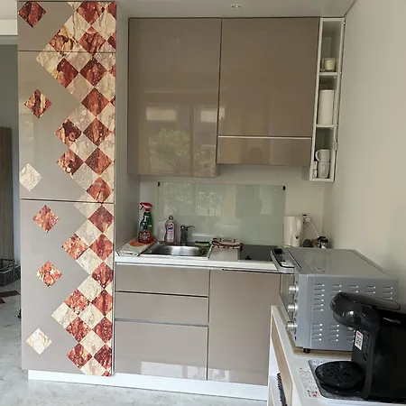Appartement Studio - Jardin Exotique - 40 Metres Carres *